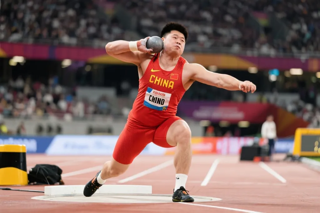 铁球破空，铸就辉煌：世界田径锦标赛上中国铅球的荣耀时刻